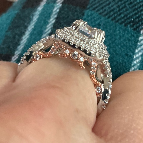 Elegant Two-toned Women's Ring - Picture 3 of 6